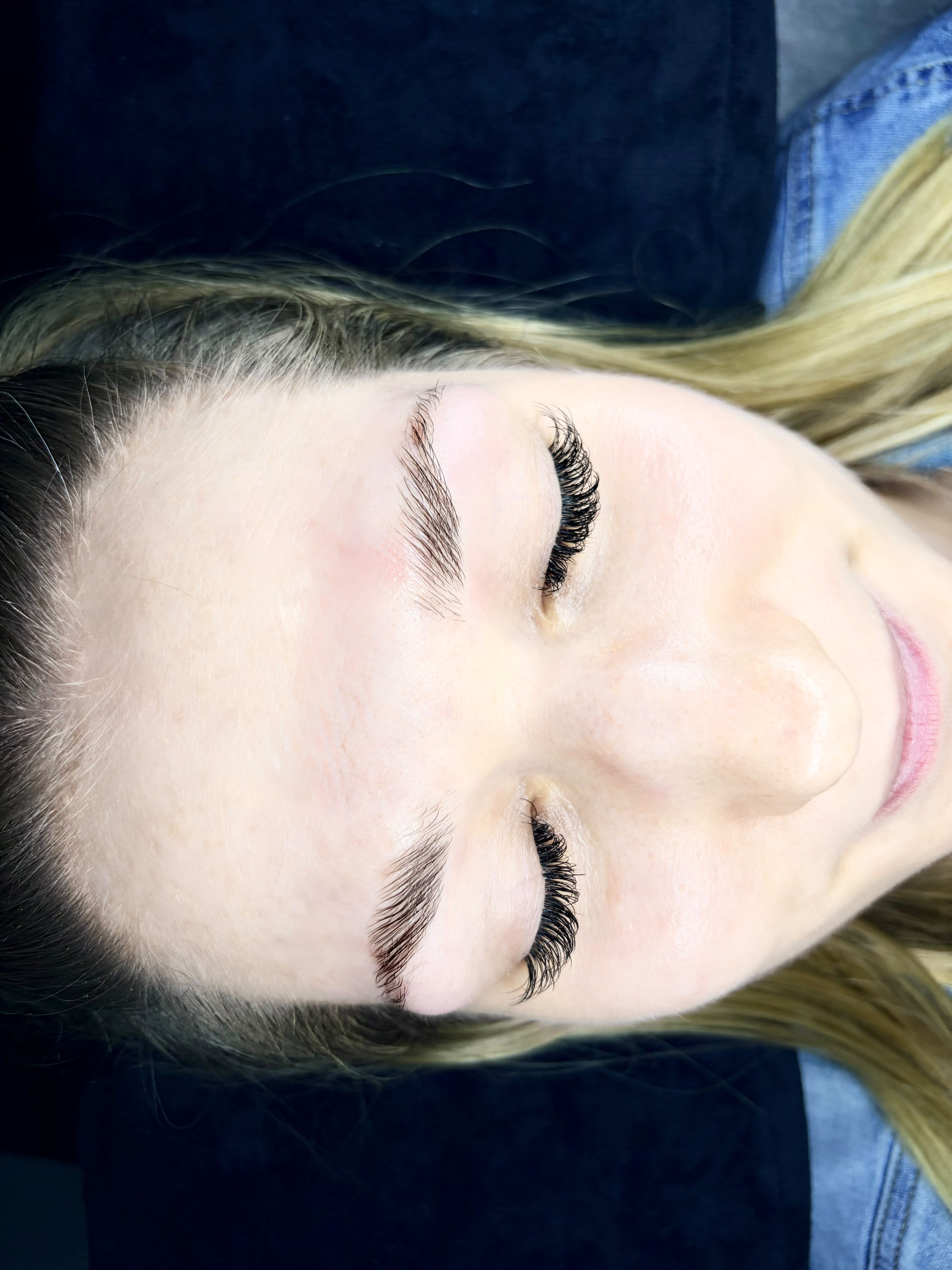 Augenbrauen nach dem Browlift