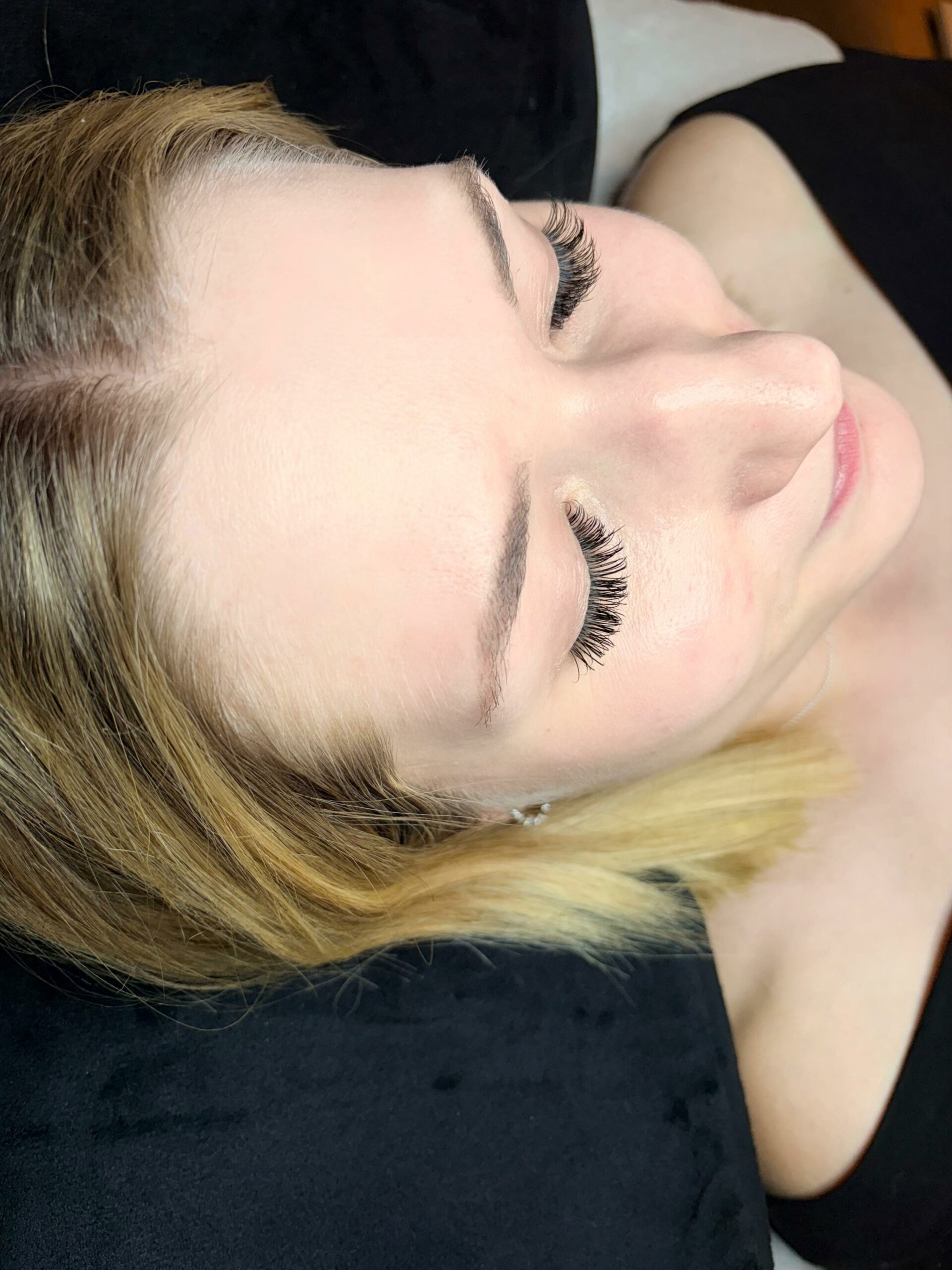 Kundenergebnis: Nahaufnahme einer Wimpernverlängerung bei Lea’s Beauty Palace